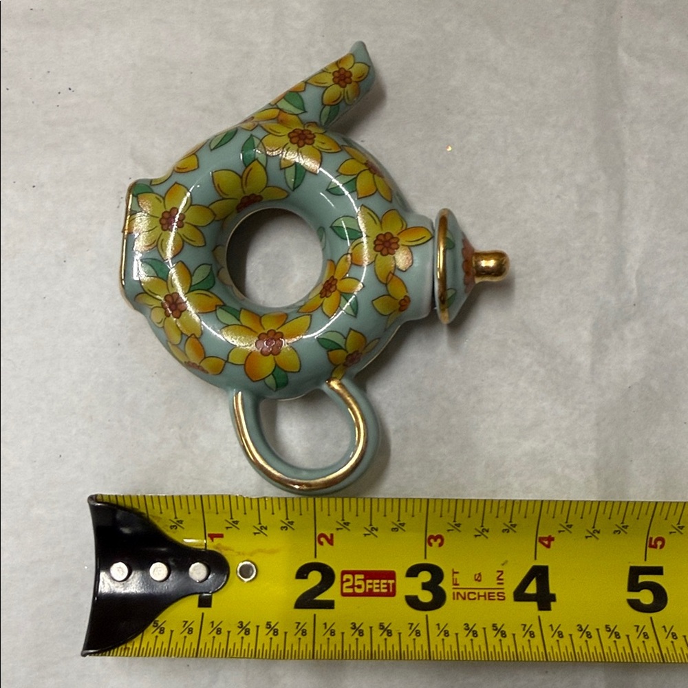 ⭐️2002 Vivian Chan miniature porcelain teapot. - Picture 16 of 16